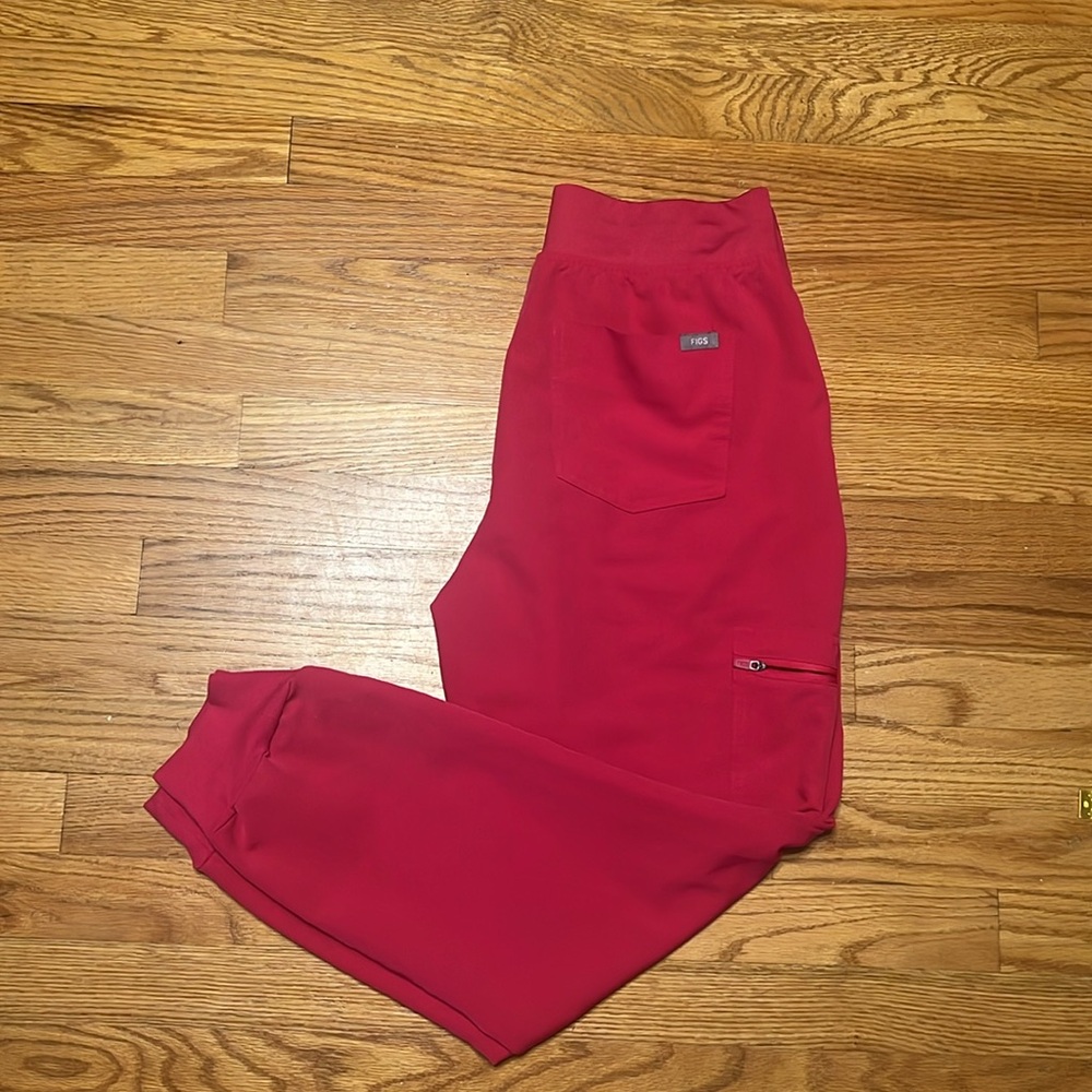 Figs Women's Ultra Rose Zamora High Waisted - Petite Jogger Scrub Pants.